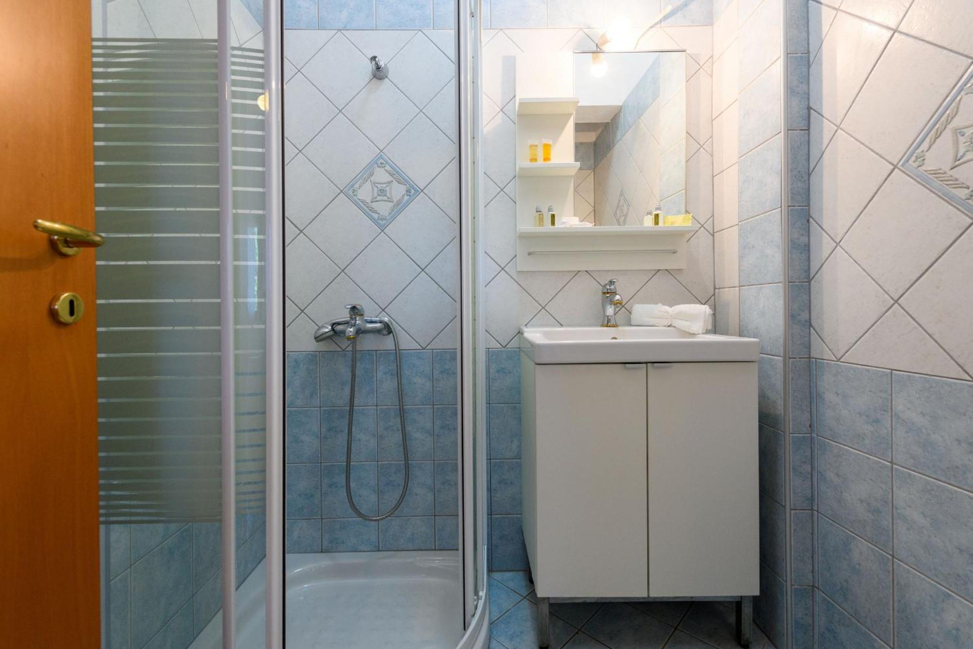 Whitegold Apartments Panagia Panagia  Rum bild