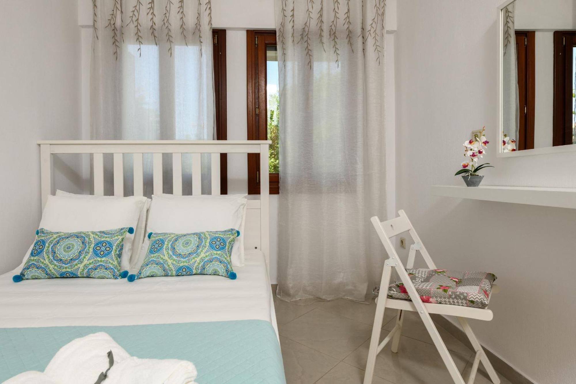 Whitegold Apartments Panagia Panagia  Rum bild