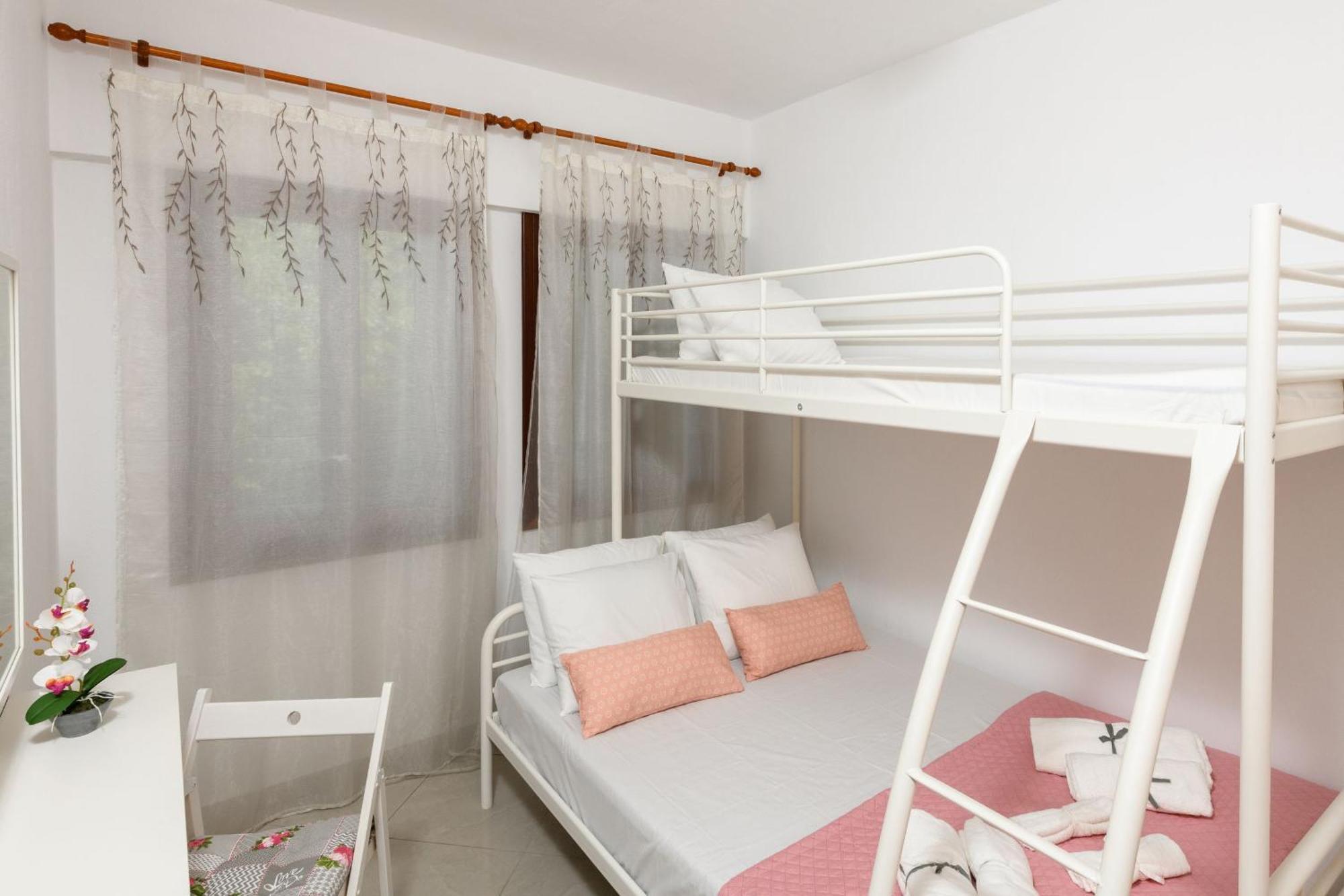 Whitegold Apartments Panagia Panagia  Rum bild