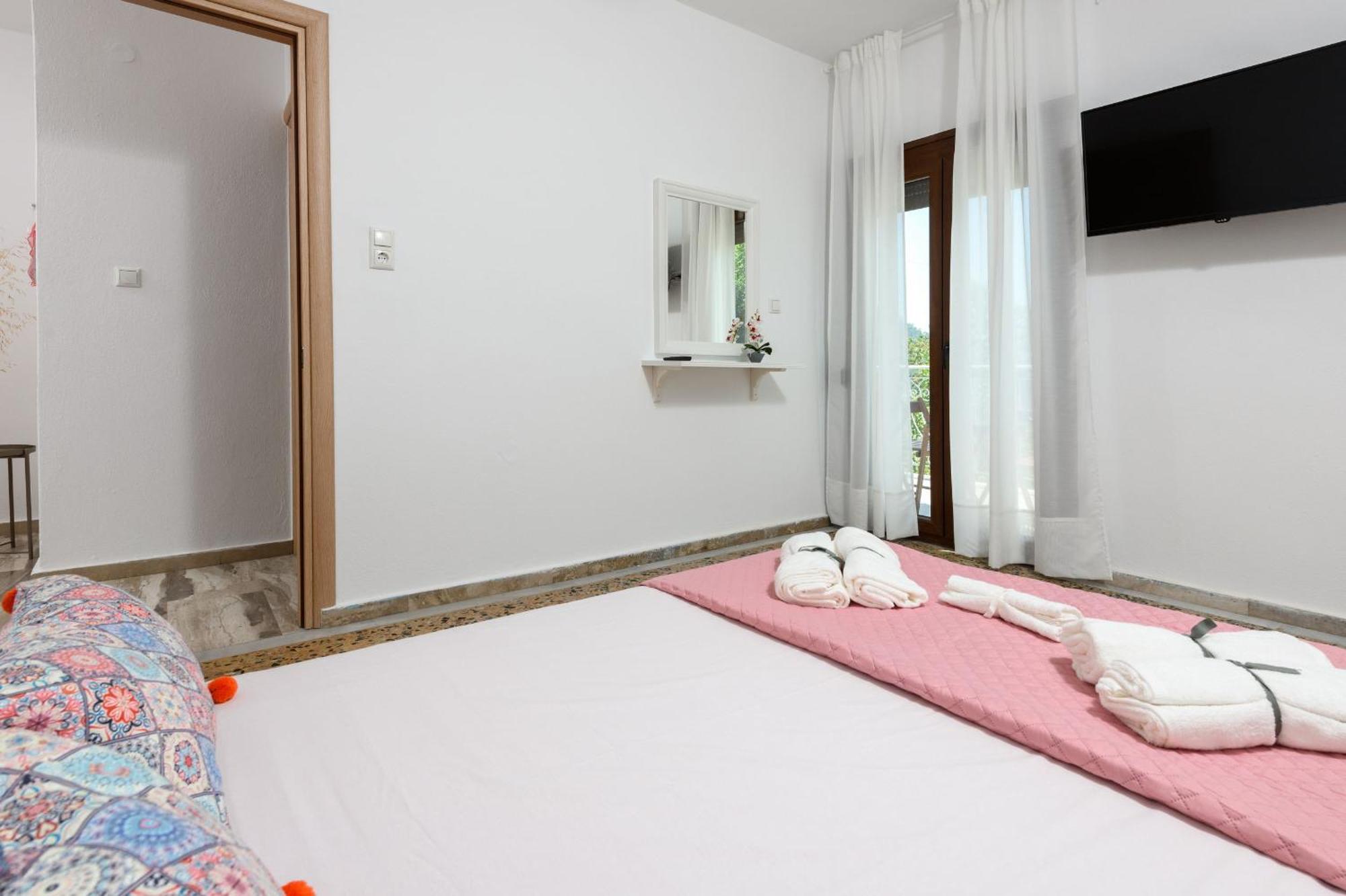 Whitegold Apartments Panagia Panagia  Exteriör bild
