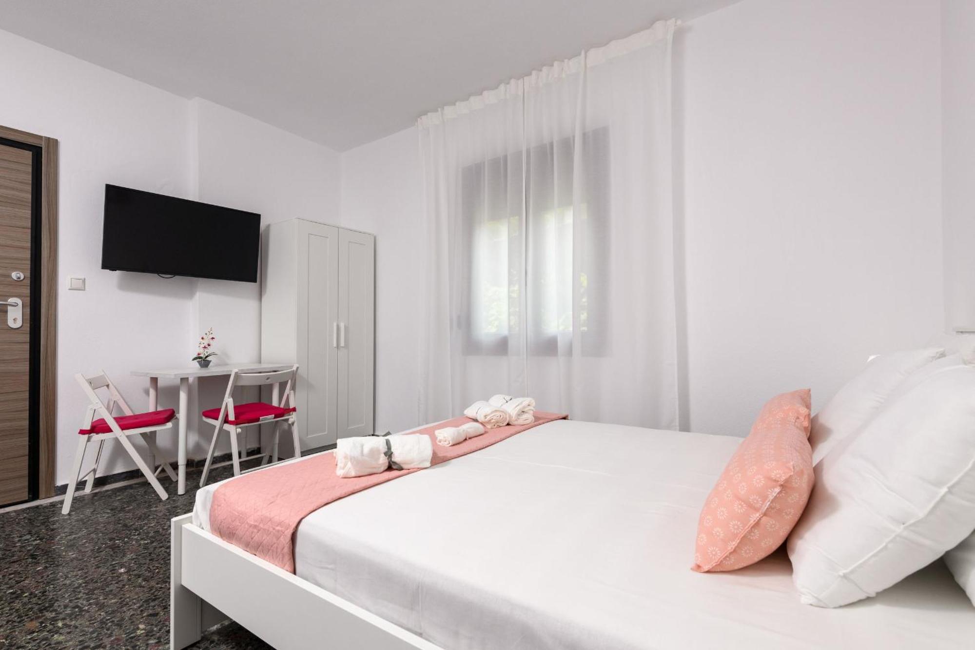 Whitegold Apartments Panagia Panagia  Rum bild