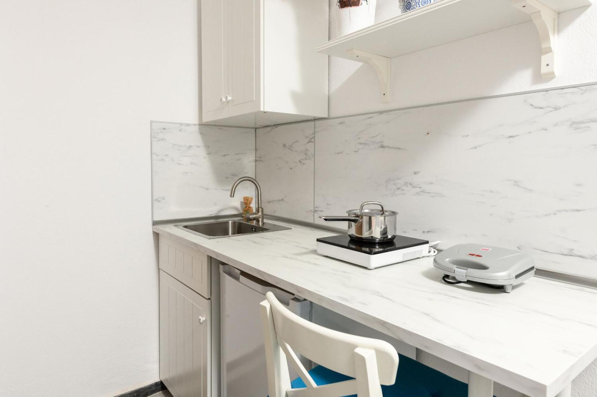 Whitegold Apartments Panagia Panagia  Rum bild